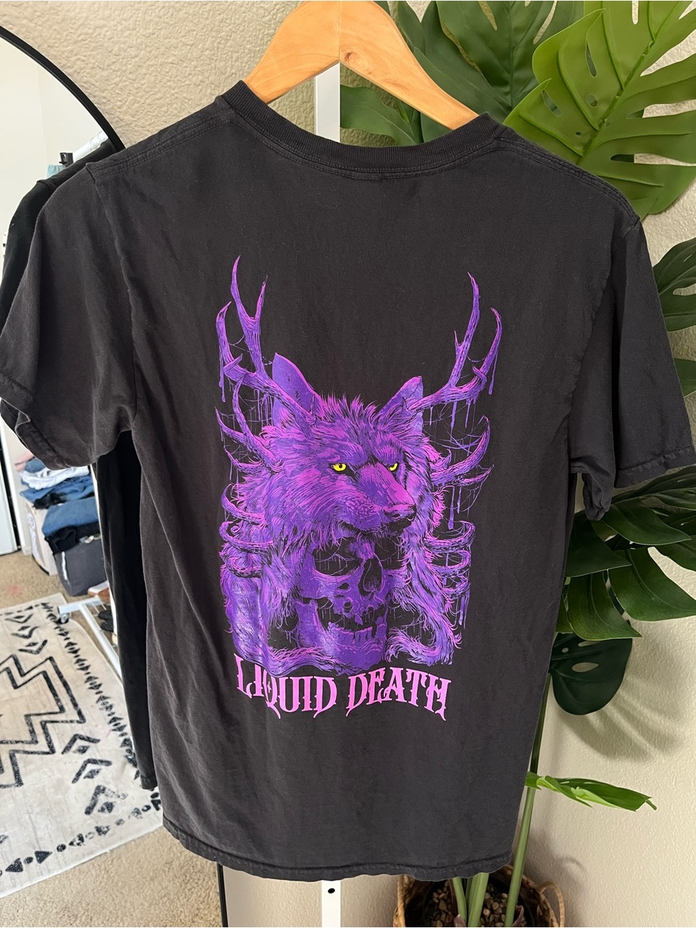 🖤💜 Liquid Death Purple Wolf Graphic Tee Sz S